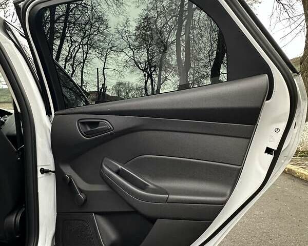 Білий Форд Фокус, об'ємом двигуна 2 л та пробігом 186 тис. км за 8700 $, фото 19 на Automoto.ua