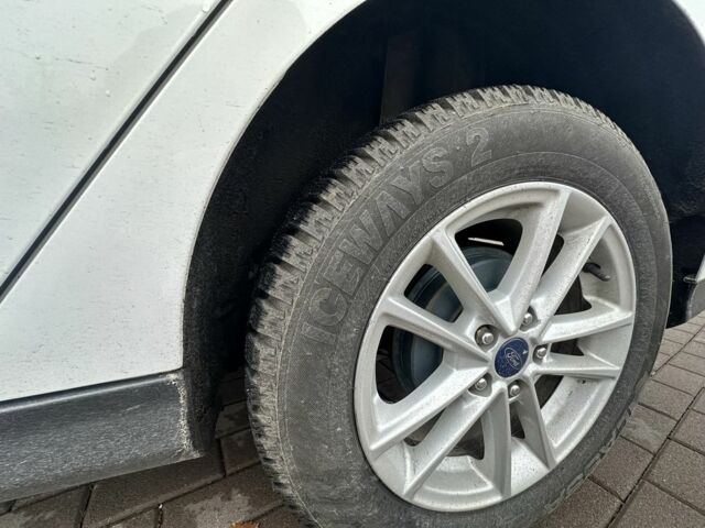 Белый Форд Фокус, объемом двигателя 2 л и пробегом 116 тыс. км за 7850 $, фото 10 на Automoto.ua