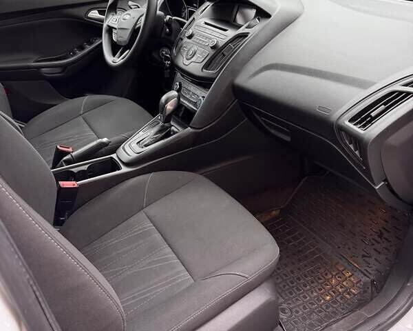 Белый Форд Фокус, объемом двигателя 2 л и пробегом 129 тыс. км за 8200 $, фото 6 на Automoto.ua