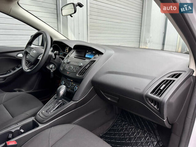 Білий Форд Фокус, об'ємом двигуна 2 л та пробігом 137 тис. км за 8400 $, фото 15 на Automoto.ua