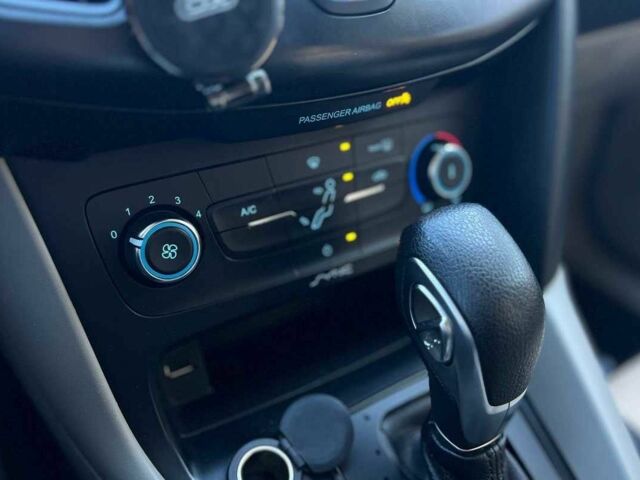 Белый Форд Фокус, объемом двигателя 2 л и пробегом 196 тыс. км за 9700 $, фото 18 на Automoto.ua