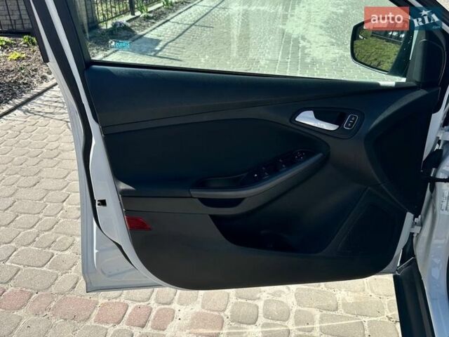 Белый Форд Фокус, объемом двигателя 2 л и пробегом 193 тыс. км за 10500 $, фото 10 на Automoto.ua