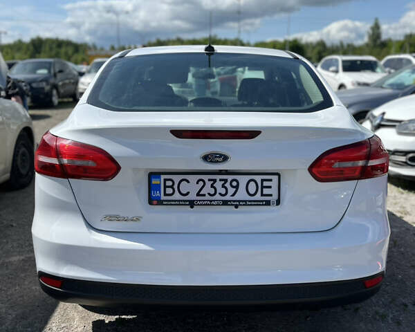 Белый Форд Фокус, объемом двигателя 2 л и пробегом 187 тыс. км за 9300 $, фото 3 на Automoto.ua