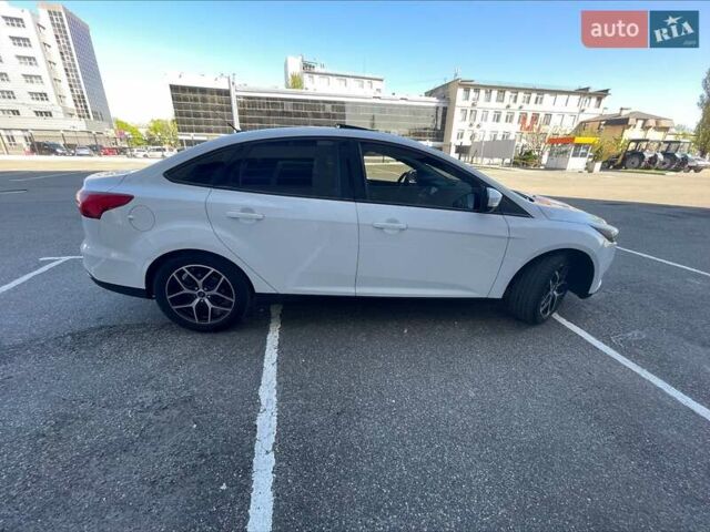 Білий Форд Фокус, об'ємом двигуна 2 л та пробігом 148 тис. км за 8888 $, фото 5 на Automoto.ua