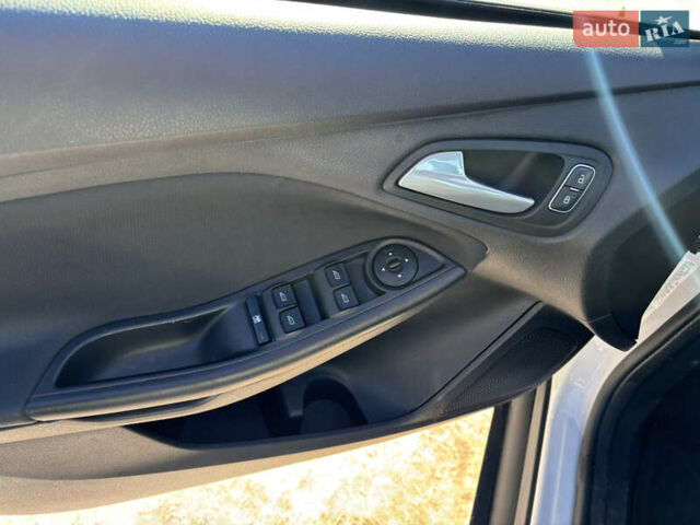 Білий Форд Фокус, об'ємом двигуна 2.01 л та пробігом 60 тис. км за 8500 $, фото 8 на Automoto.ua
