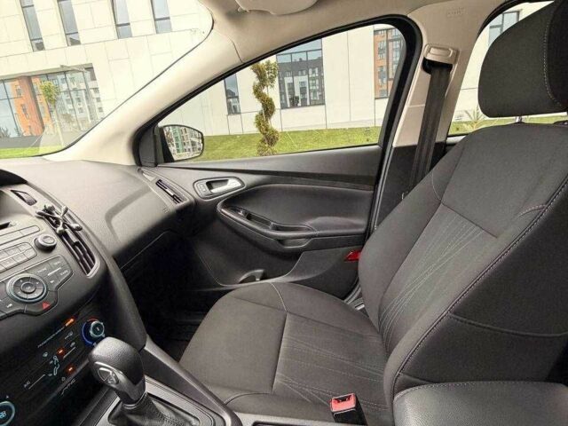 Білий Форд Фокус, об'ємом двигуна 2 л та пробігом 120 тис. км за 7700 $, фото 5 на Automoto.ua