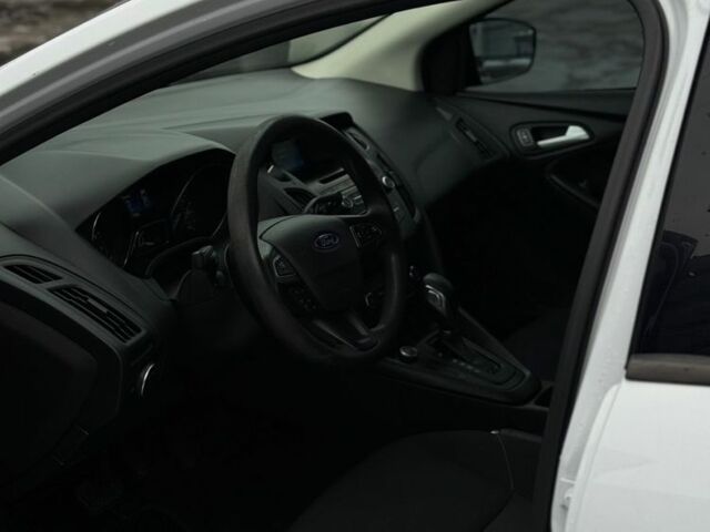 Білий Форд Фокус, об'ємом двигуна 2 л та пробігом 138 тис. км за 8200 $, фото 4 на Automoto.ua