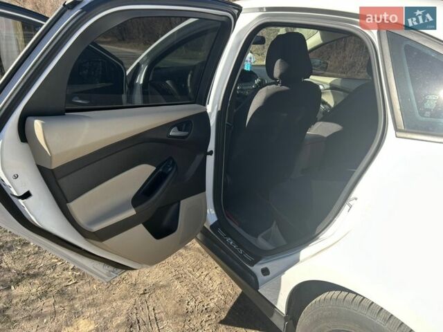 Белый Форд Фокус, объемом двигателя 2 л и пробегом 114 тыс. км за 9200 $, фото 10 на Automoto.ua