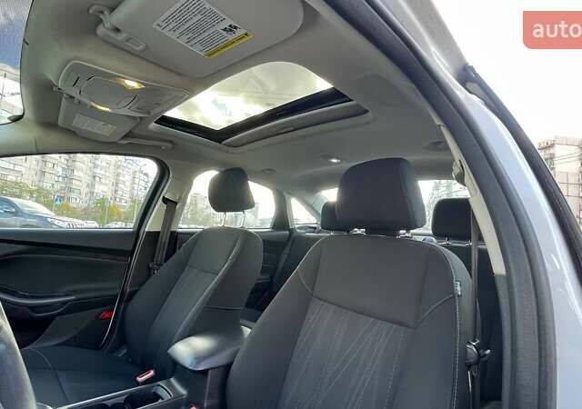 Белый Форд Фокус, объемом двигателя 2 л и пробегом 240 тыс. км за 8290 $, фото 12 на Automoto.ua