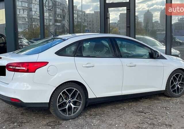 Белый Форд Фокус, объемом двигателя 2 л и пробегом 240 тыс. км за 8290 $, фото 5 на Automoto.ua