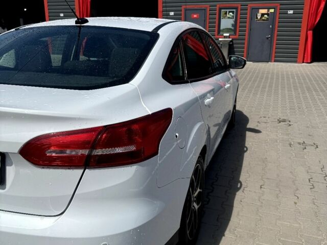 Белый Форд Фокус, объемом двигателя 2 л и пробегом 240 тыс. км за 7000 $, фото 15 на Automoto.ua