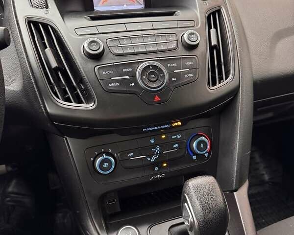 Белый Форд Фокус, объемом двигателя 2 л и пробегом 129 тыс. км за 8200 $, фото 4 на Automoto.ua