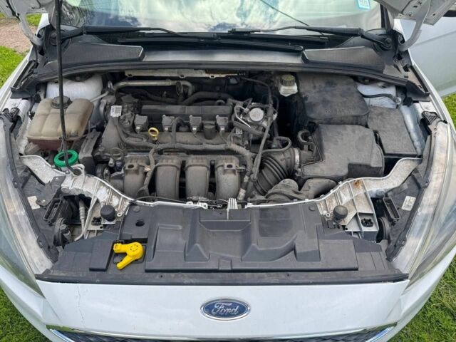 Белый Форд Фокус, объемом двигателя 2 л и пробегом 240 тыс. км за 7000 $, фото 7 на Automoto.ua