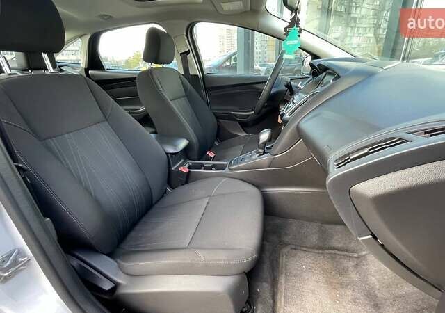 Белый Форд Фокус, объемом двигателя 2 л и пробегом 240 тыс. км за 8290 $, фото 11 на Automoto.ua