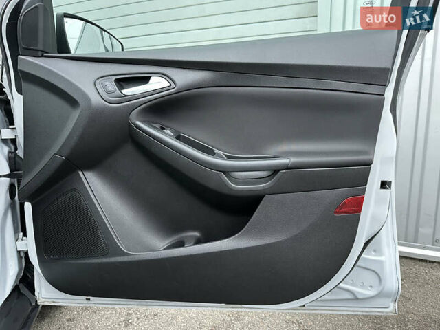 Белый Форд Фокус, объемом двигателя 2 л и пробегом 137 тыс. км за 8700 $, фото 22 на Automoto.ua