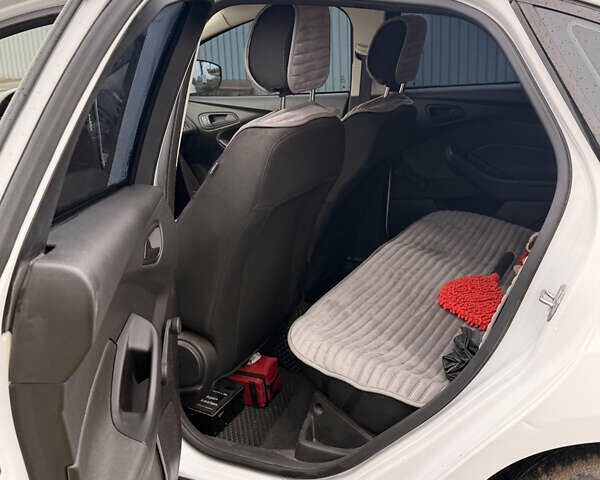 Белый Форд Фокус, объемом двигателя 2 л и пробегом 139 тыс. км за 8500 $, фото 7 на Automoto.ua