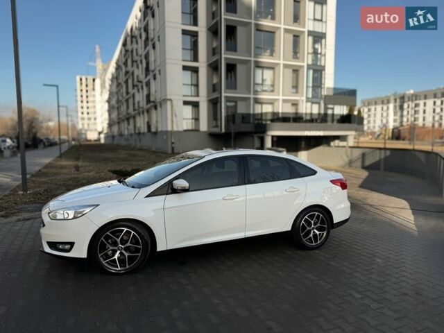 Белый Форд Фокус, объемом двигателя 2 л и пробегом 70 тыс. км за 9500 $, фото 2 на Automoto.ua