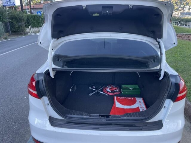 Белый Форд Фокус, объемом двигателя 2 л и пробегом 108 тыс. км за 9000 $, фото 7 на Automoto.ua