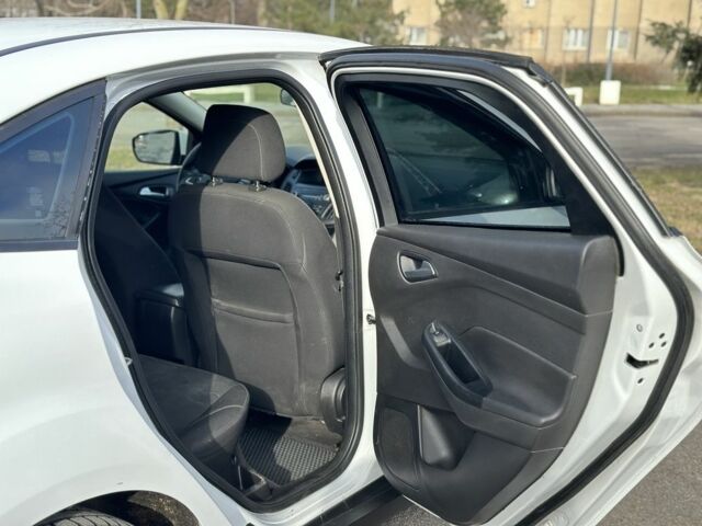 Белый Форд Фокус, объемом двигателя 1 л и пробегом 102 тыс. км за 8200 $, фото 12 на Automoto.ua