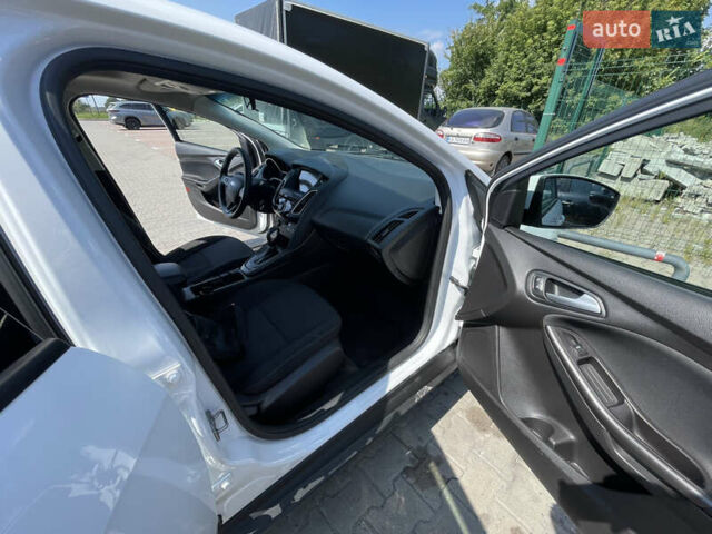 Білий Форд Фокус, об'ємом двигуна 2 л та пробігом 85 тис. км за 9500 $, фото 7 на Automoto.ua