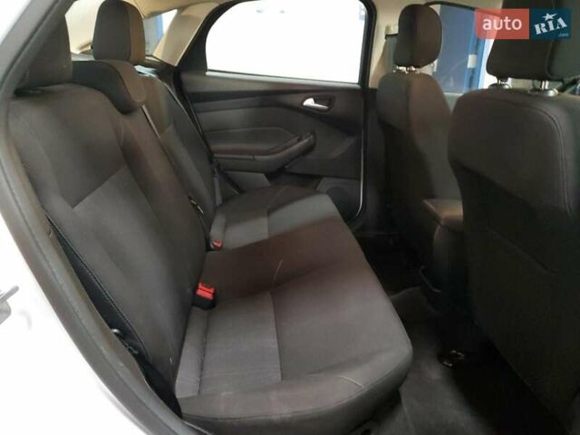 Білий Форд Фокус, об'ємом двигуна 2 л та пробігом 78 тис. км за 1400 $, фото 9 на Automoto.ua