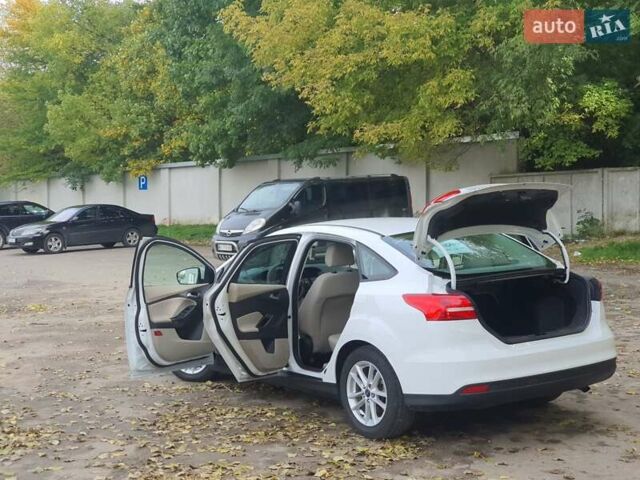 Белый Форд Фокус, объемом двигателя 1 л и пробегом 240 тыс. км за 8300 $, фото 33 на Automoto.ua