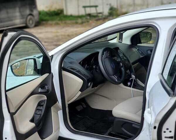 Белый Форд Фокус, объемом двигателя 1 л и пробегом 240 тыс. км за 8300 $, фото 14 на Automoto.ua