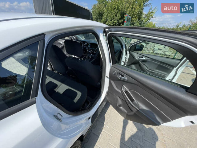 Білий Форд Фокус, об'ємом двигуна 2 л та пробігом 85 тис. км за 9500 $, фото 8 на Automoto.ua