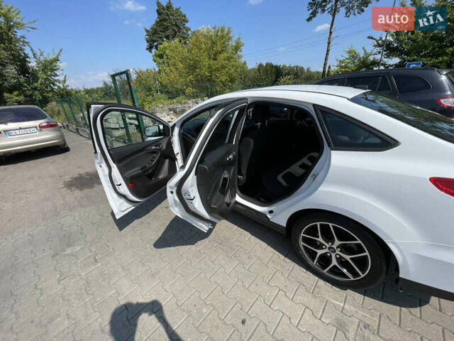 Білий Форд Фокус, об'ємом двигуна 2 л та пробігом 85 тис. км за 9500 $, фото 6 на Automoto.ua