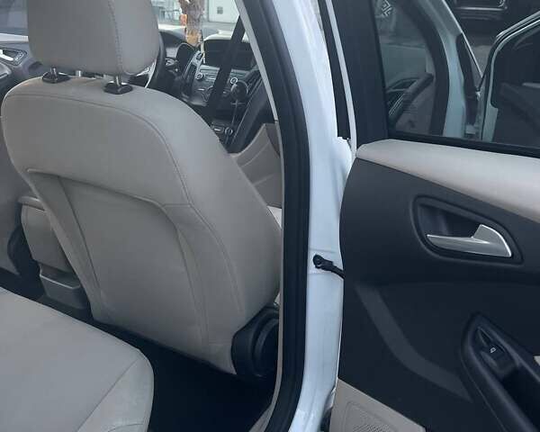 Белый Форд Фокус, объемом двигателя 2 л и пробегом 218 тыс. км за 10200 $, фото 10 на Automoto.ua