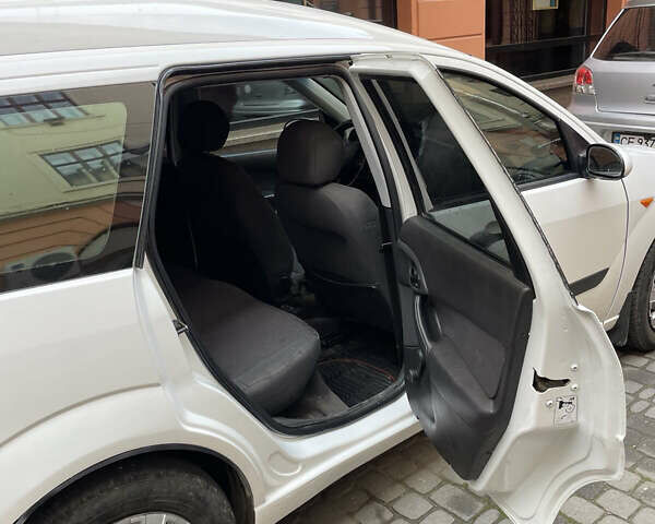 Белый Форд Фокус, объемом двигателя 1.82 л и пробегом 391 тыс. км за 2500 $, фото 8 на Automoto.ua