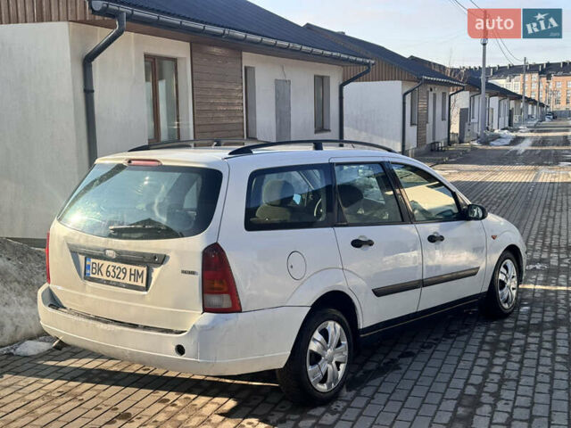 Белый Форд Фокус, объемом двигателя 1.8 л и пробегом 290 тыс. км за 2400 $, фото 7 на Automoto.ua