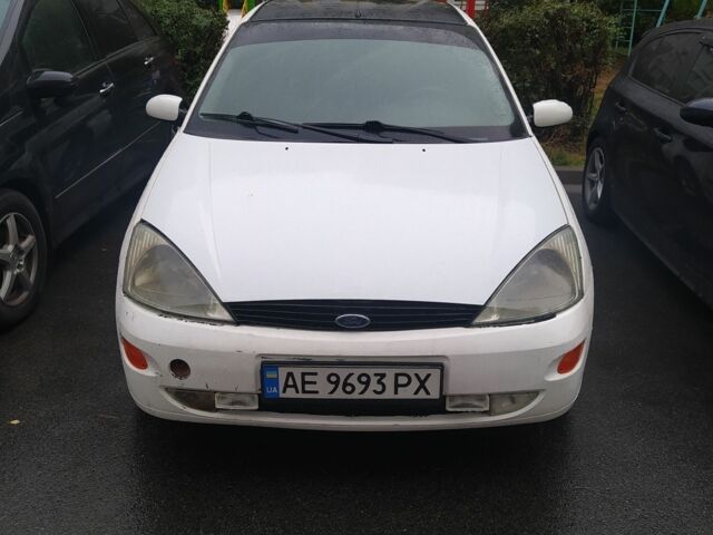 Белый Форд Фокус, объемом двигателя 1.8 л и пробегом 300 тыс. км за 2100 $, фото 2 на Automoto.ua
