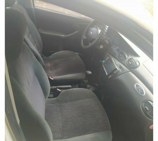 Белый Форд Фокус, объемом двигателя 1.8 л и пробегом 300 тыс. км за 2100 $, фото 3 на Automoto.ua