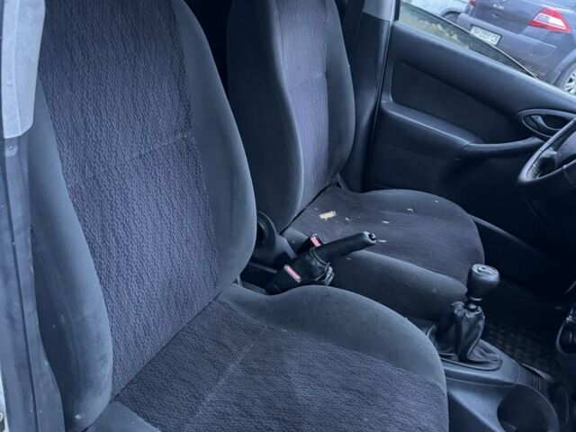 Белый Форд Фокус, объемом двигателя 0 л и пробегом 200 тыс. км за 680 $, фото 6 на Automoto.ua