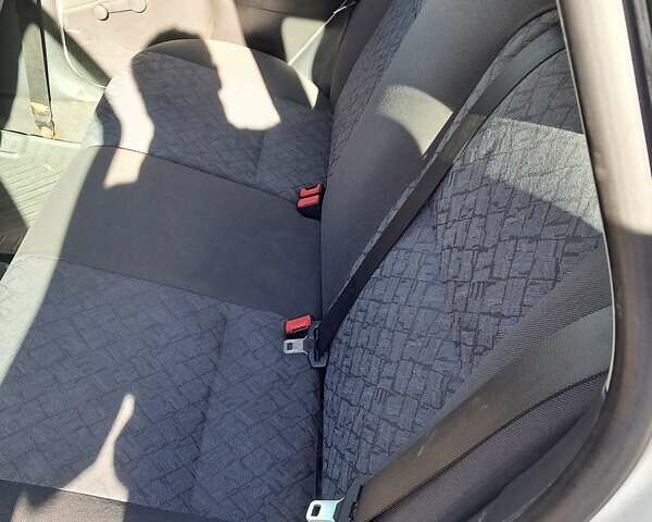 Белый Форд Фокус, объемом двигателя 1.75 л и пробегом 500 тыс. км за 3000 $, фото 11 на Automoto.ua