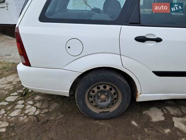 Белый Форд Фокус, объемом двигателя 1.75 л и пробегом 500 тыс. км за 3000 $, фото 5 на Automoto.ua