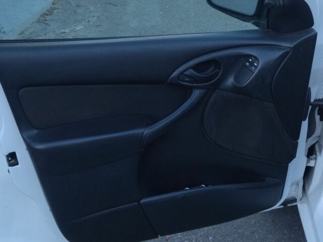 Белый Форд Фокус, объемом двигателя 1 л и пробегом 310 тыс. км за 3150 $, фото 5 на Automoto.ua