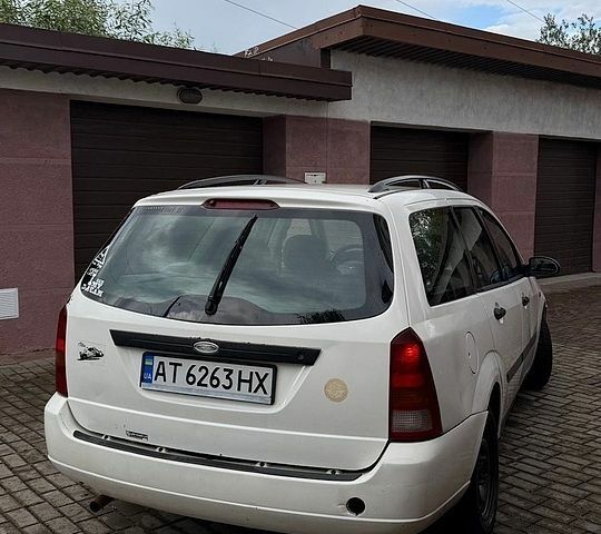 Белый Форд Фокус, объемом двигателя 1.75 л и пробегом 400 тыс. км за 1500 $, фото 6 на Automoto.ua