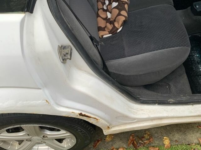 Белый Форд Фокус, объемом двигателя 1.8 л и пробегом 340 тыс. км за 2500 $, фото 7 на Automoto.ua