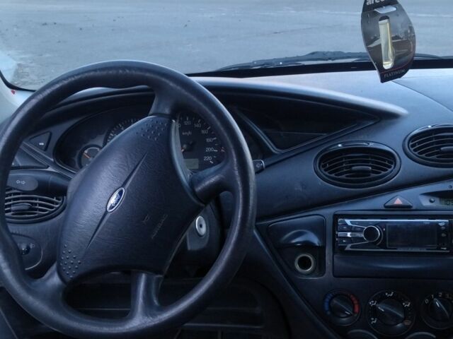 Белый Форд Фокус, объемом двигателя 1 л и пробегом 310 тыс. км за 3150 $, фото 4 на Automoto.ua