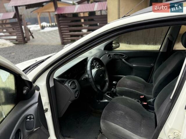 Белый Форд Фокус, объемом двигателя 1.8 л и пробегом 316 тыс. км за 1200 $, фото 6 на Automoto.ua