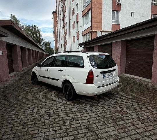 Белый Форд Фокус, объемом двигателя 1.75 л и пробегом 400 тыс. км за 1500 $, фото 7 на Automoto.ua