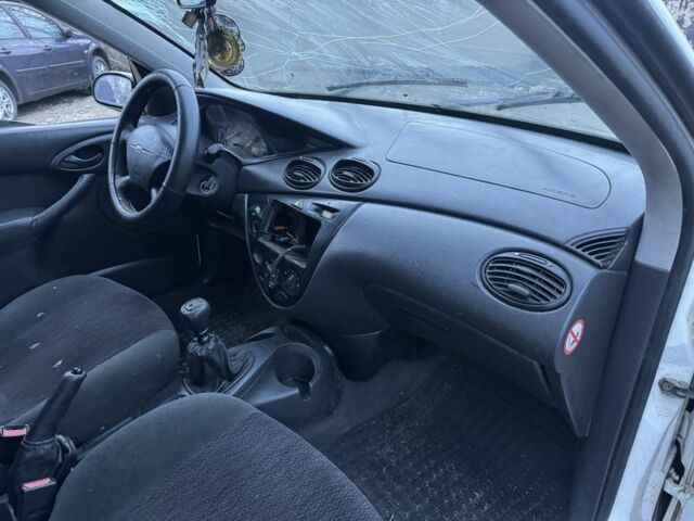 Белый Форд Фокус, объемом двигателя 0 л и пробегом 200 тыс. км за 680 $, фото 4 на Automoto.ua