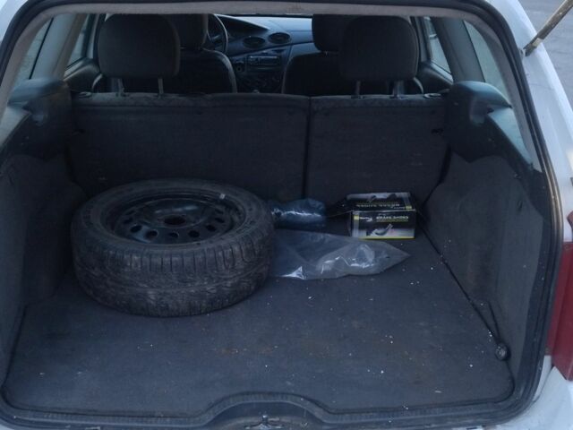 Белый Форд Фокус, объемом двигателя 1 л и пробегом 310 тыс. км за 3150 $, фото 6 на Automoto.ua