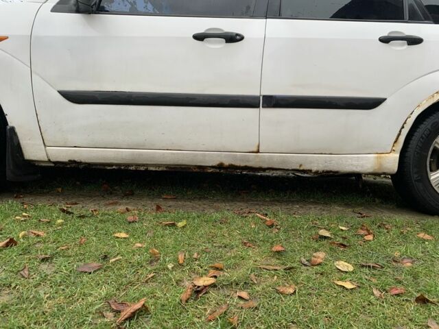 Белый Форд Фокус, объемом двигателя 1.8 л и пробегом 340 тыс. км за 2500 $, фото 10 на Automoto.ua