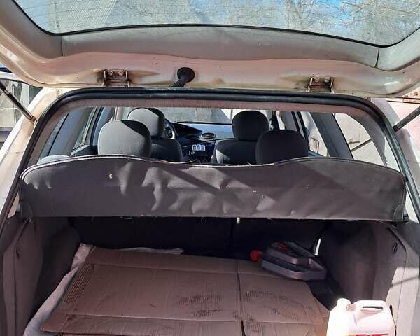 Белый Форд Фокус, объемом двигателя 1.75 л и пробегом 500 тыс. км за 3000 $, фото 9 на Automoto.ua