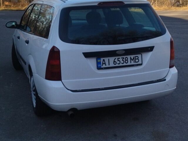 Белый Форд Фокус, объемом двигателя 1 л и пробегом 310 тыс. км за 3150 $, фото 2 на Automoto.ua