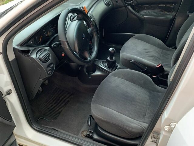 Белый Форд Фокус, объемом двигателя 1.8 л и пробегом 340 тыс. км за 2500 $, фото 1 на Automoto.ua