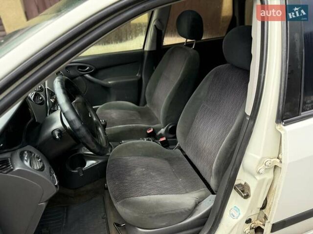 Белый Форд Фокус, объемом двигателя 1.8 л и пробегом 316 тыс. км за 1200 $, фото 7 на Automoto.ua